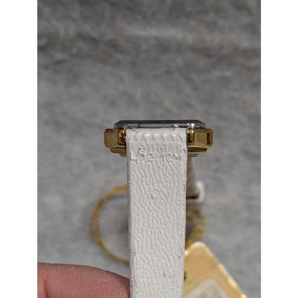 Magnum Wristwatches Women White Leather Band Gold‎ Case Dial & Hand NWT - Picture 8 of 9